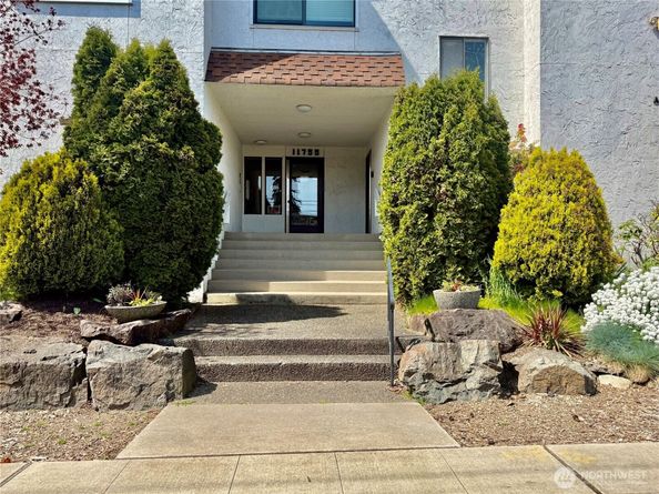 11755 Greenwood Avenue N 203, Seattle WA 98133