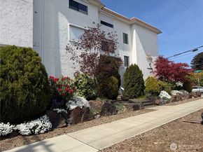 11755 Greenwood Avenue N 203, Seattle WA 98133