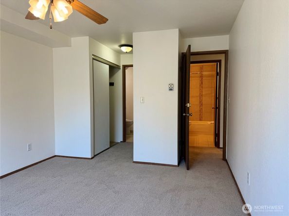 11755 Greenwood Avenue N 203, Seattle WA 98133