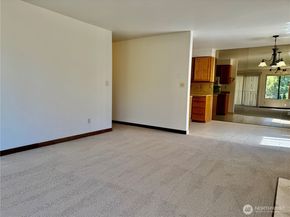 11755 Greenwood Avenue N 203, Seattle WA 98133