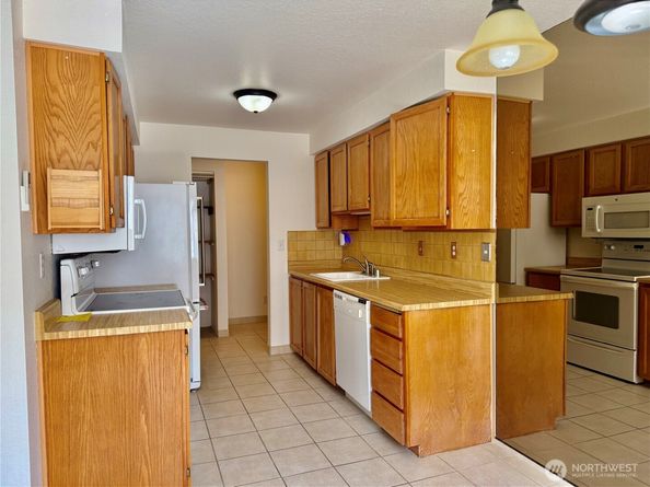 11755 Greenwood Avenue N 203, Seattle WA 98133