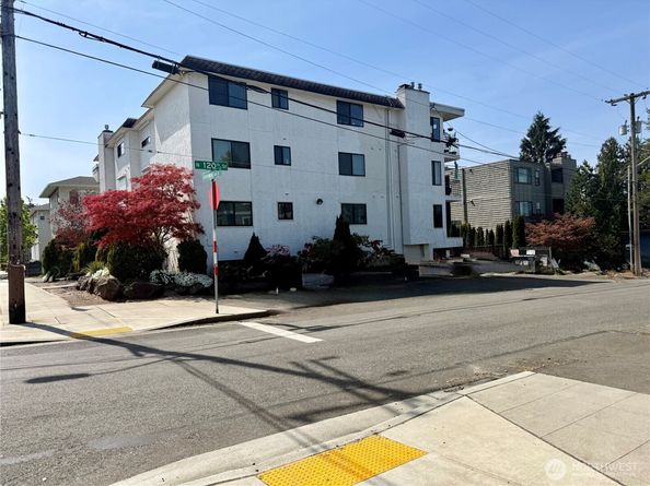 11755 Greenwood Avenue N 203, Seattle WA 98133