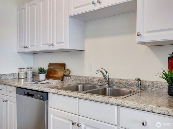 1156 Alki Avenue SW 105, Seattle WA 98116