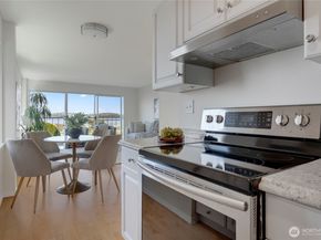 1156 Alki Avenue SW 105, Seattle WA 98116