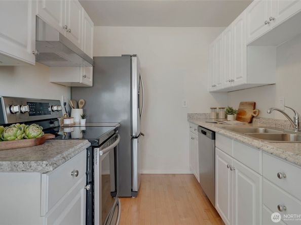 1156 Alki Avenue SW 105, Seattle WA 98116