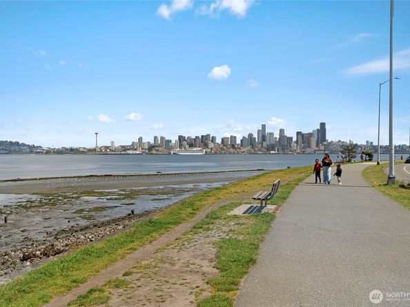 1156 Alki Avenue SW 105, Seattle WA 98116