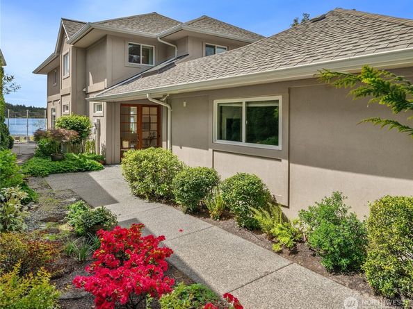 4582 Point White Drive NE, Bainbridge Island WA 98110