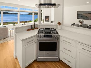 4582 Point White Drive NE, Bainbridge Island WA 98110