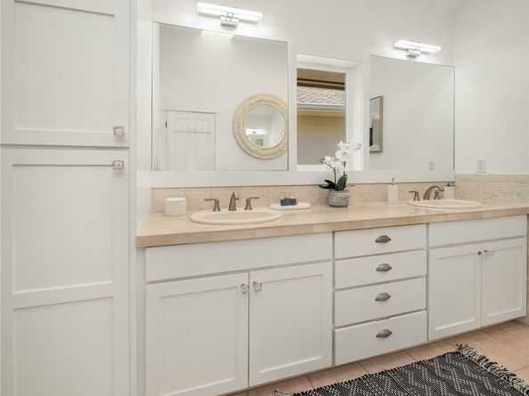 4582 Point White Drive NE, Bainbridge Island WA 98110