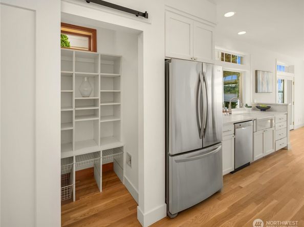 4582 Point White Drive NE, Bainbridge Island WA 98110