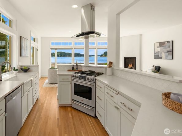 4582 Point White Drive NE, Bainbridge Island WA 98110