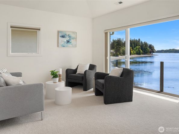 4582 Point White Drive NE, Bainbridge Island WA 98110
