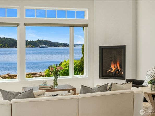 4582 Point White Drive NE, Bainbridge Island WA 98110