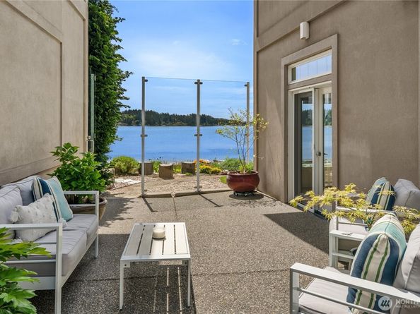 4582 Point White Drive NE, Bainbridge Island WA 98110