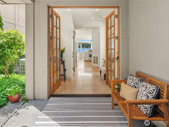 4582 Point White Drive NE, Bainbridge Island WA 98110