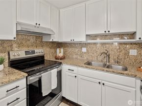 1300 University Street 2G, Seattle WA 98101