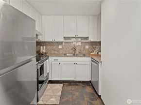 1300 University Street 2G, Seattle WA 98101
