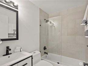 1300 University Street 2G, Seattle WA 98101