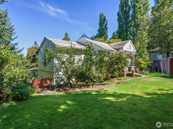 2704 NE 92nd Street, Seattle WA 98115