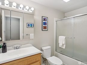 5906 112th Place NE, Kirkland WA 98033