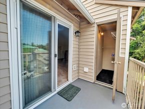 11527 Highway 99 E305, Everett WA 98204