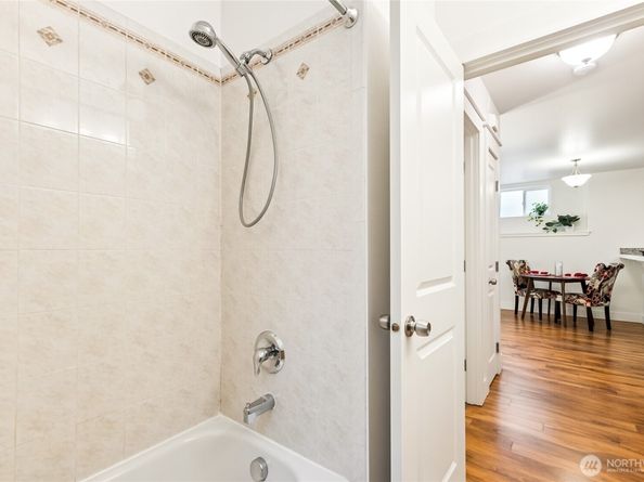 5907 40th Avenue SW B, Seattle WA 98136