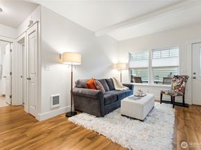 5907 40th Avenue SW B, Seattle WA 98136
