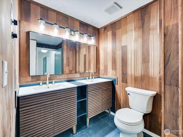 12712 NE 120th Street G1, Kirkland WA 98034