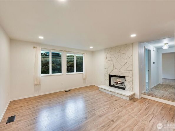 12712 NE 120th Street G1, Kirkland WA 98034