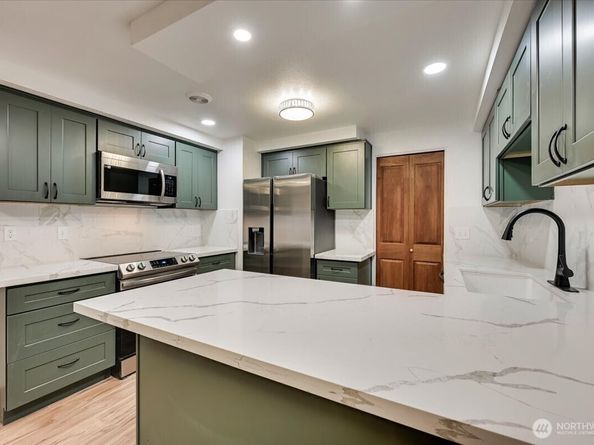 12712 NE 120th Street G1, Kirkland WA 98034