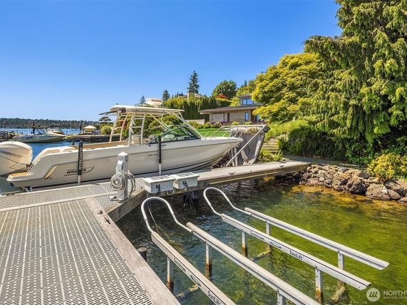7964 E Mercer Way, Mercer Island WA 98040