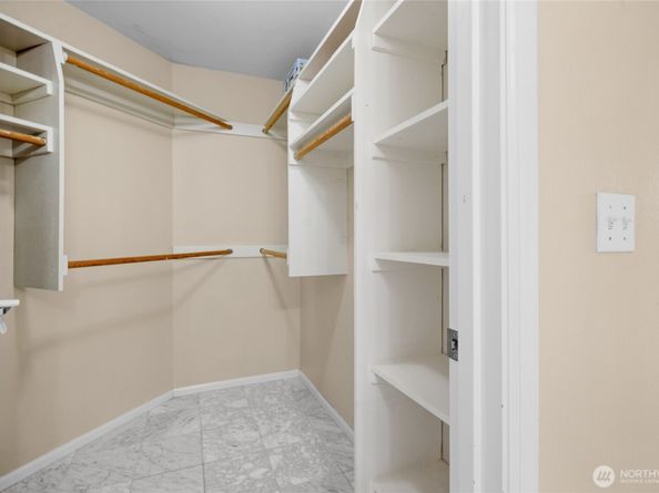 4343 Roosevelt Way NE 401, Seattle WA 98105