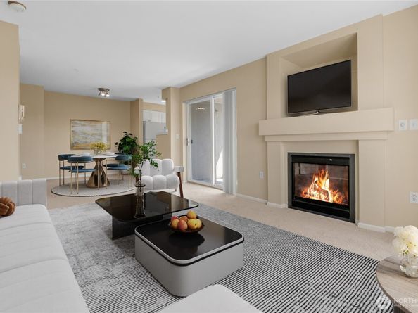 4343 Roosevelt Way NE 401, Seattle WA 98105