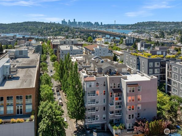 4343 Roosevelt Way NE 401, Seattle WA 98105