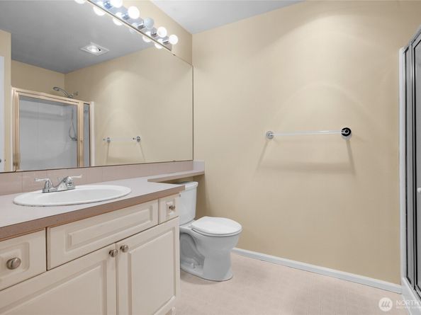 4343 Roosevelt Way NE 401, Seattle WA 98105