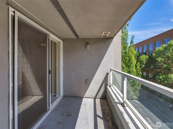 4343 Roosevelt Way NE 401, Seattle WA 98105