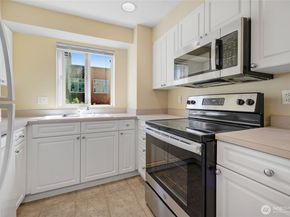 4343 Roosevelt Way NE 401, Seattle WA 98105