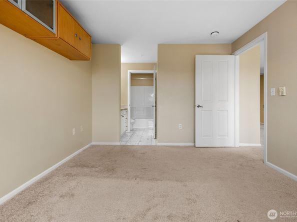 4343 Roosevelt Way NE 401, Seattle WA 98105