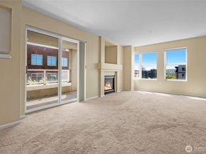 4343 Roosevelt Way NE 401, Seattle WA 98105