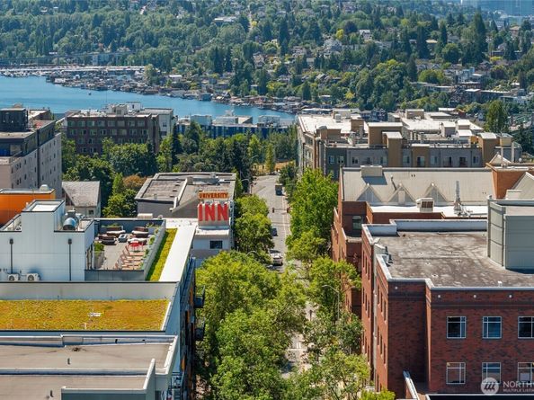 4343 Roosevelt Way NE 401, Seattle WA 98105