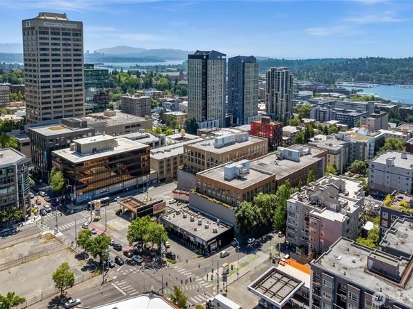 4343 Roosevelt Way NE 401, Seattle WA 98105