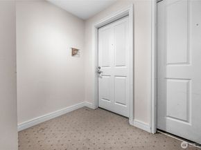 4343 Roosevelt Way NE 401, Seattle WA 98105