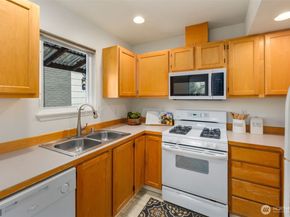 104 NE 94th Street, Seattle WA 98115