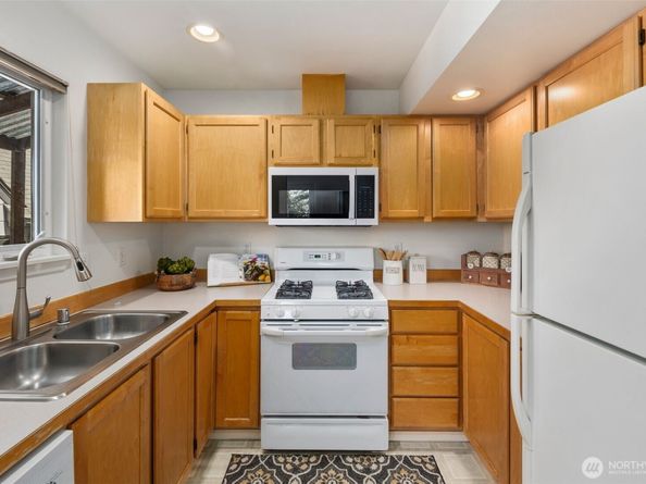 104 NE 94th Street, Seattle WA 98115