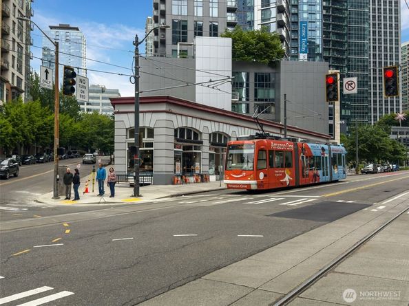 2015 Terry Avenue 208, Seattle WA 98121