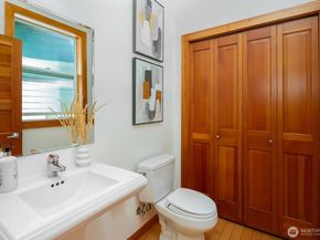 1414 25th Avenue B, Seattle WA 98122