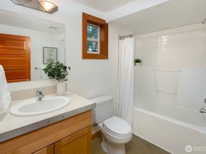 1414 25th Avenue B, Seattle WA 98122