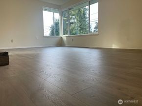 27 SW 102 Street, Seattle WA 98146