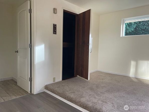 27 SW 102 Street, Seattle WA 98146