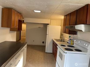 27 SW 102 Street, Seattle WA 98146